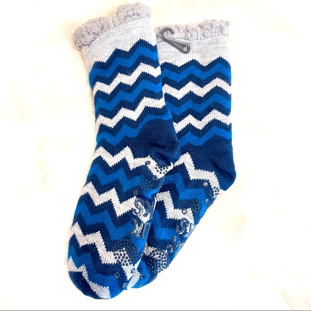 NWT Muk Luks Jojoba Oil Cabin Socks